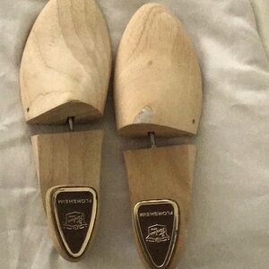 Shoe horn inserts by Florsheim